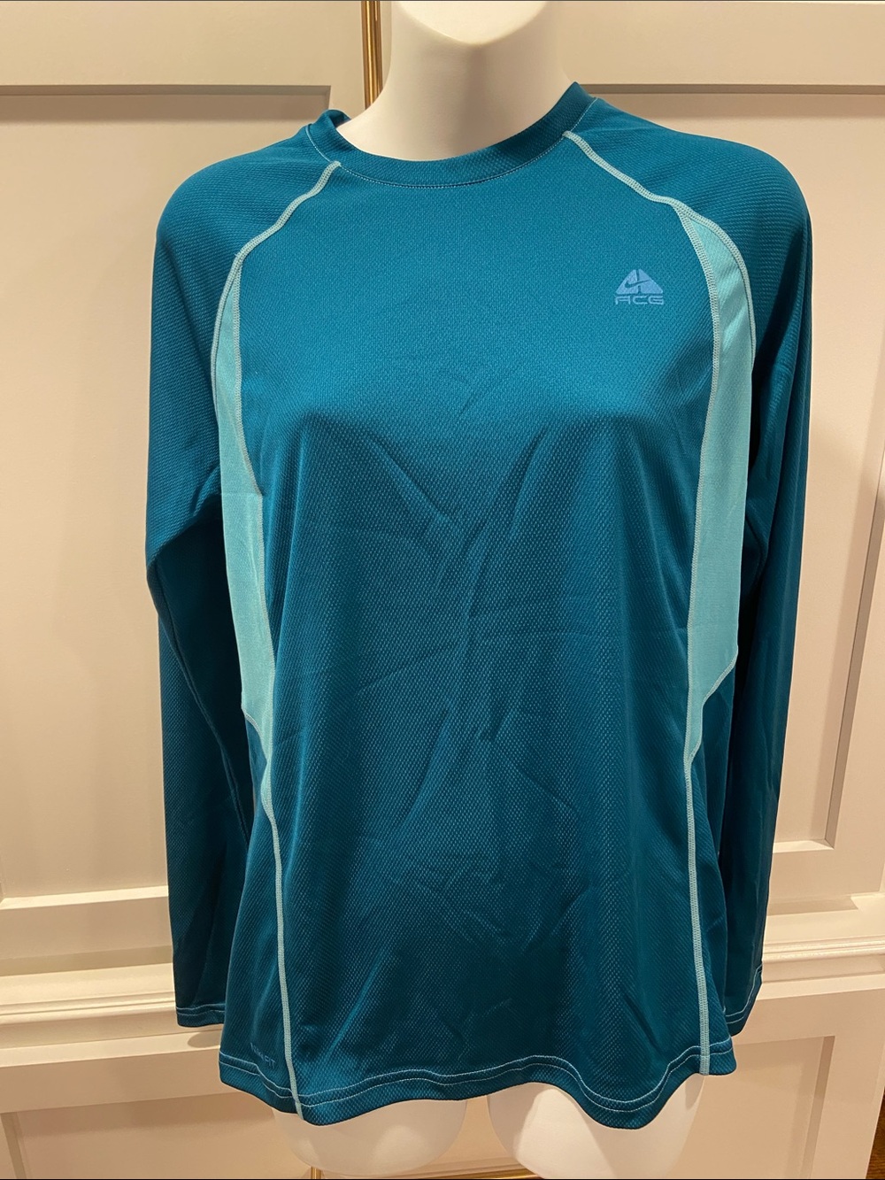 Nike ACG Teal running Long-Sleeve Top with Light Teal Panels